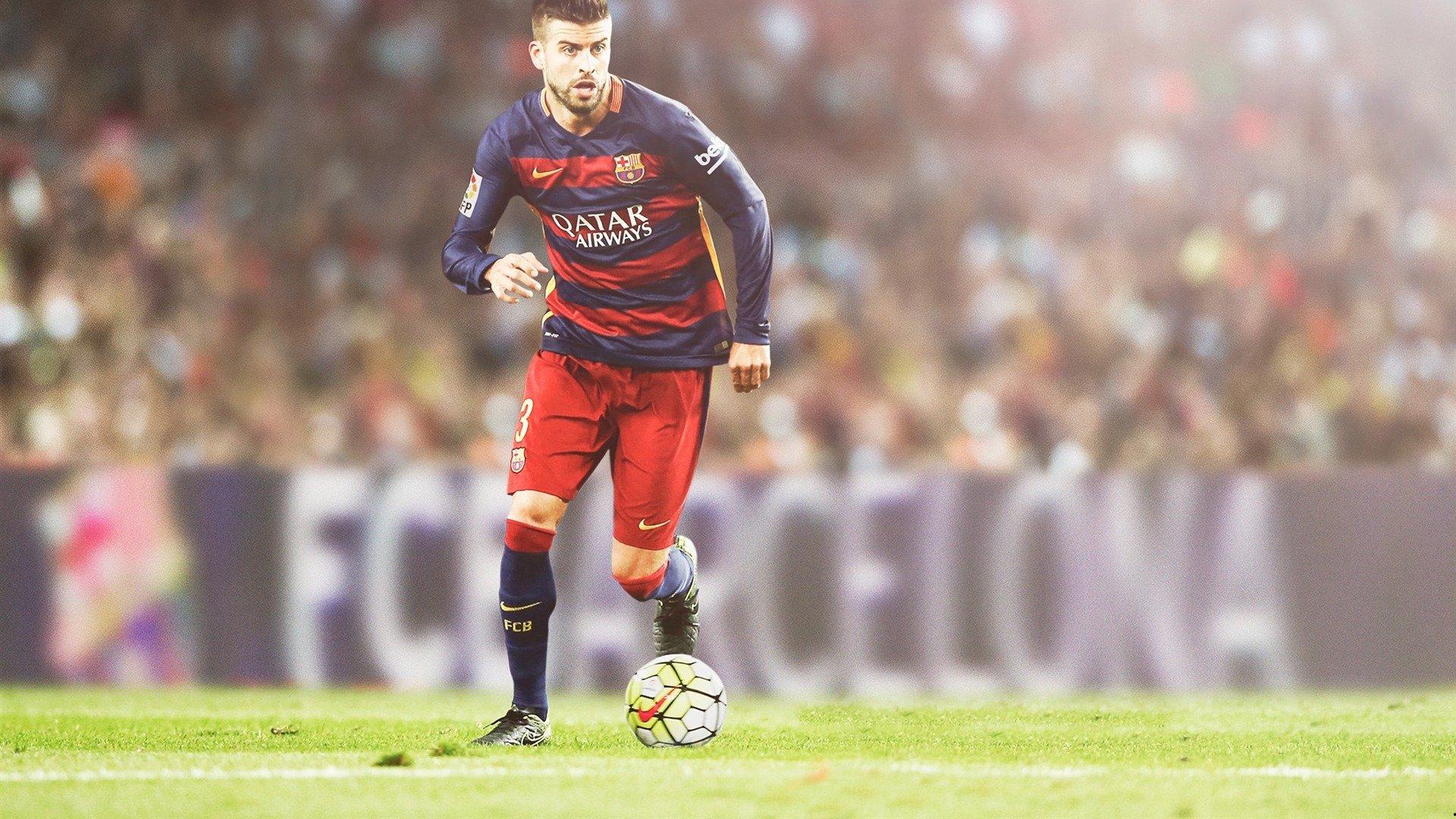 梅西第八次捧起金球奖引发足坛热议，皇家马德里系媒体人集体质疑评选标准，C罗社交媒体点赞表态引关注