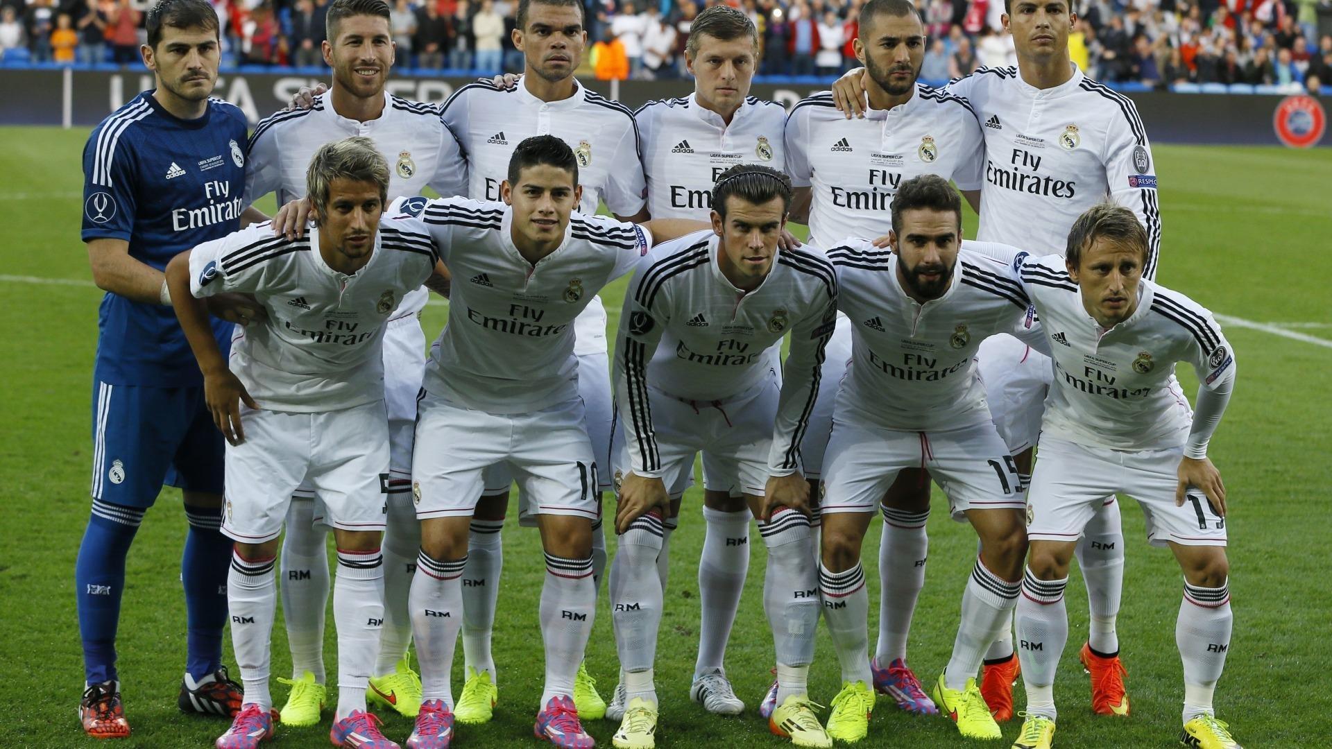 非洲雄狮的声势夺人，奥纳纳提音响领喀麦隆队入场，更衣室氛围组引爆赛场激情