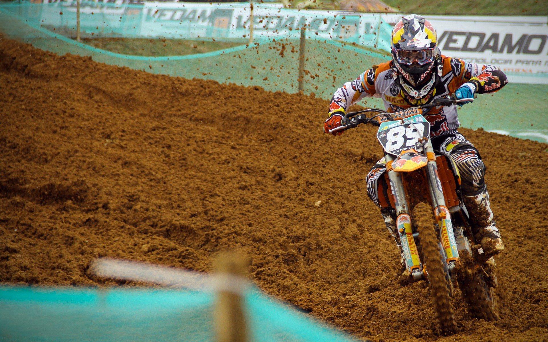 孔帕尼力挺新星，拜仁确认威兹德姆留队冬窗不外租，将获更多出场机会